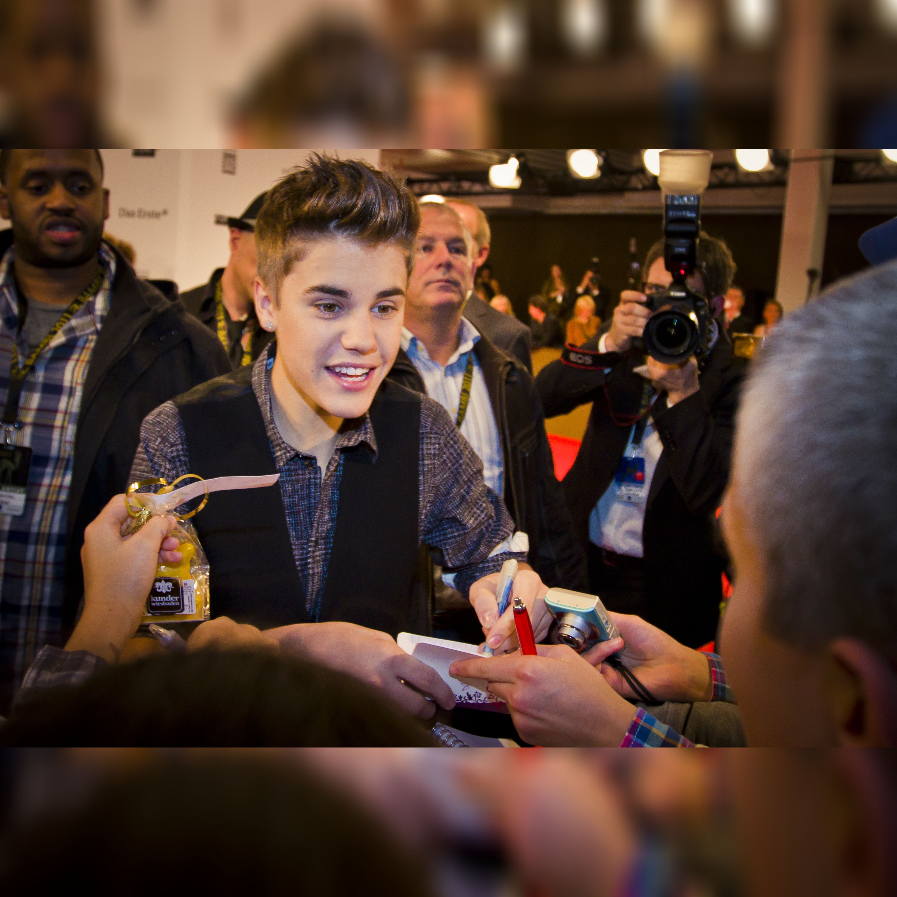 Fan-Momente mit Justin Bieber bei der BAMBI-Verleihung 2011.